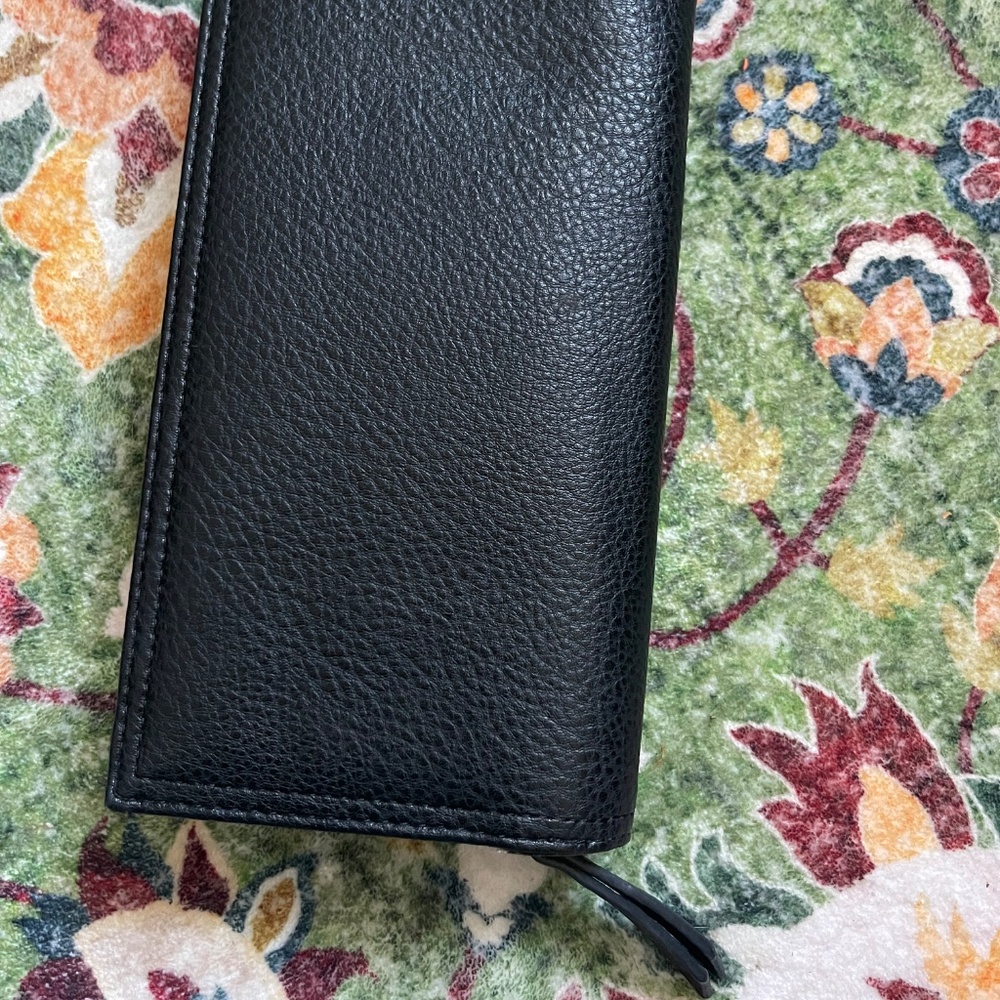 Jessica Simpson Black Faux Leather Zip-Around Wallet w/ Leopard Print Interior - Picture 7 of 10